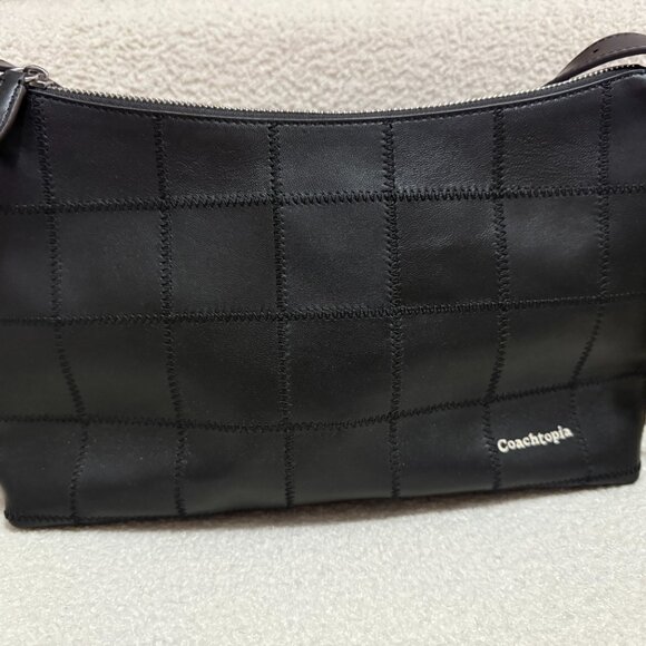Chic Black Croc-Embossed Shoulder Bag - Picture 2 of 10